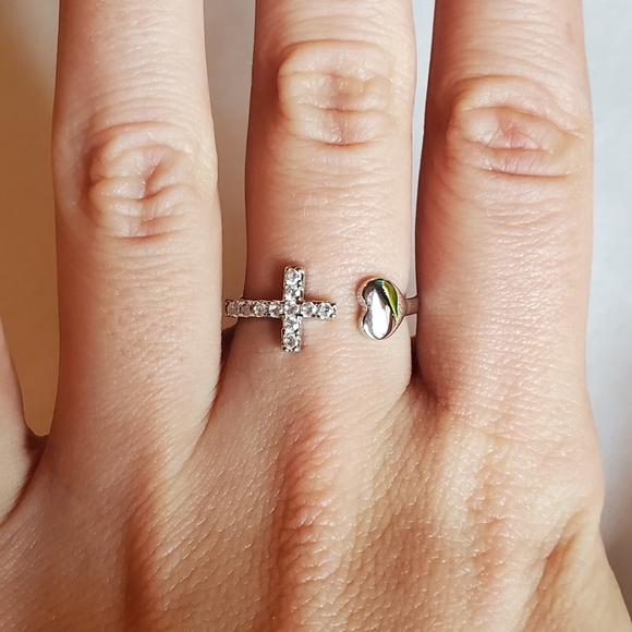 NWOT Silver Cross Heart Diamond Ring - Picture 5 of 5
